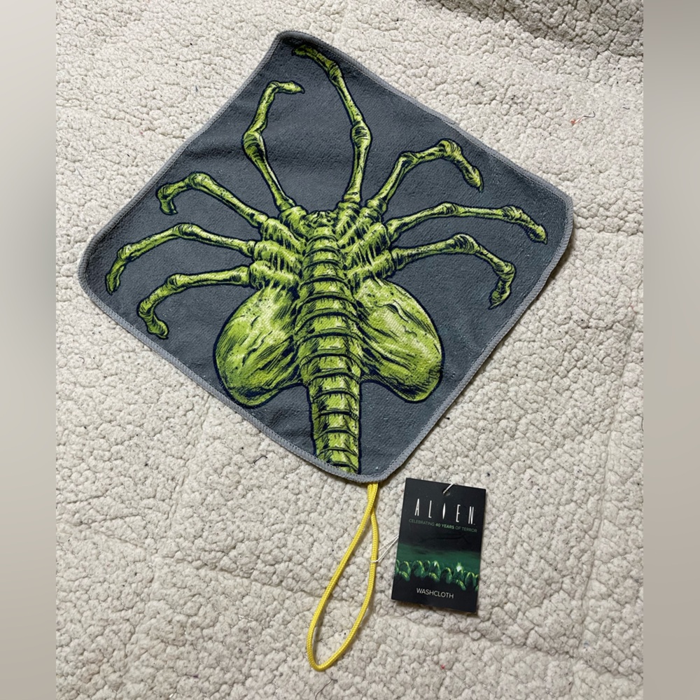 Alien face-hugger Wash Cloth by Loot Crate NWT